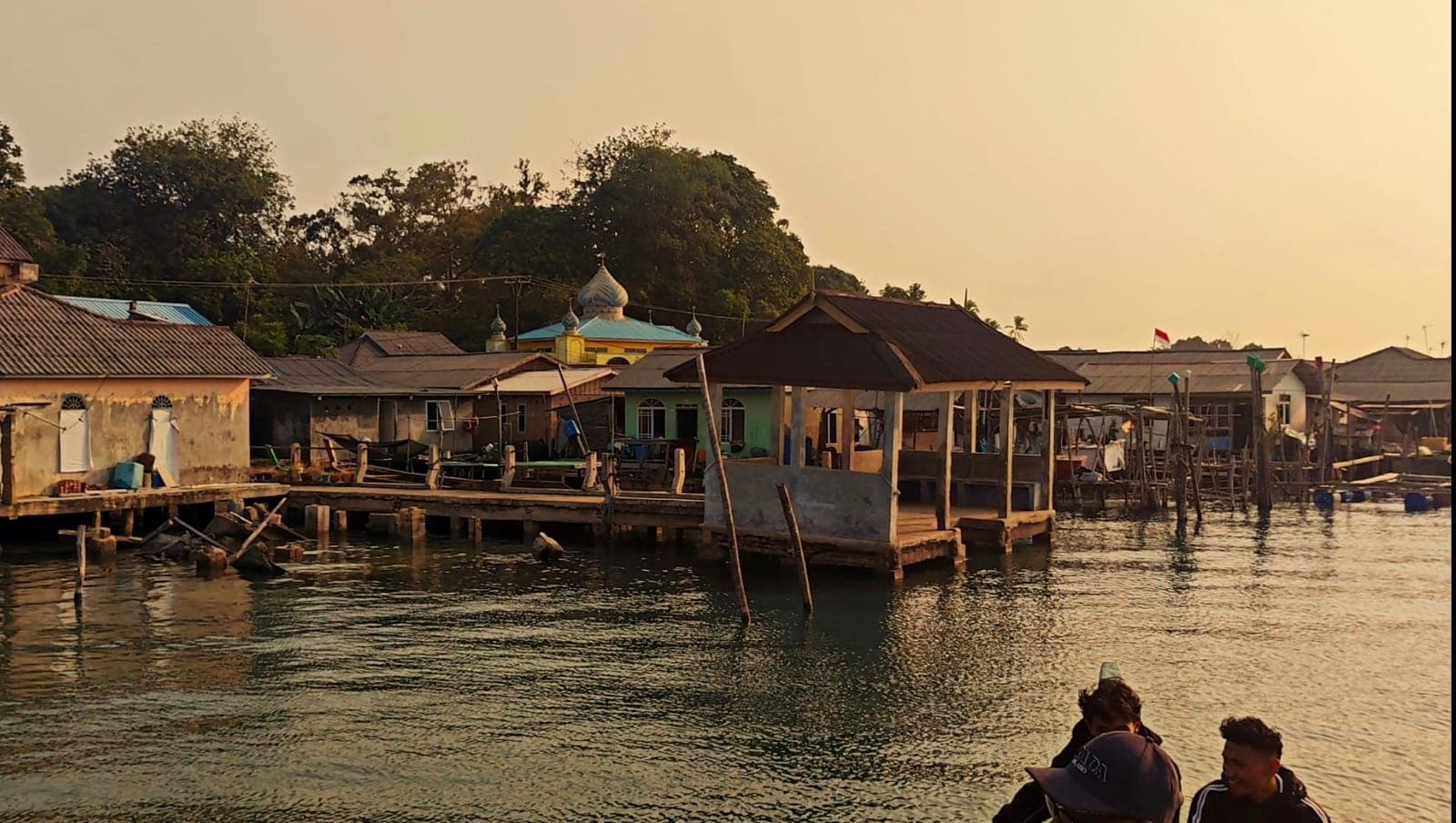 Pemandangan Senja Desa Mantang Besar